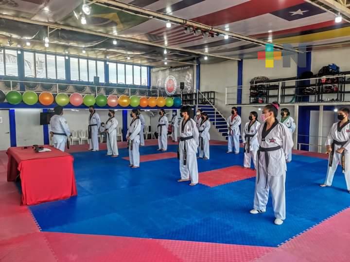 Nuevo reglamento de taekwondo; realizan seminarios de arbitraje
