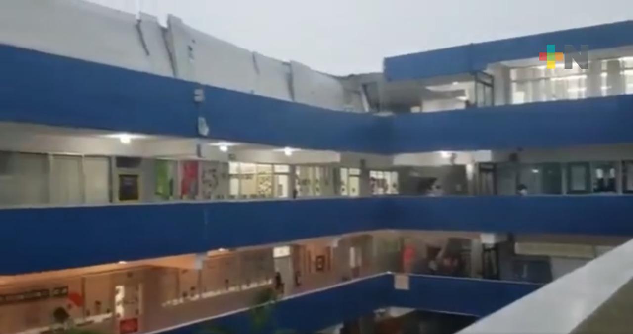 Colapsa techo de escuela en Boca del Río