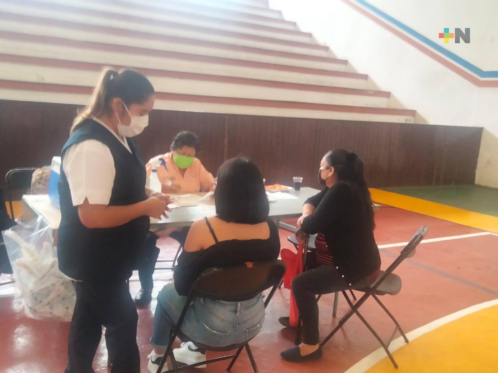Inicia vacunación contra Covid a población de 12 a 17 años en Coatepec