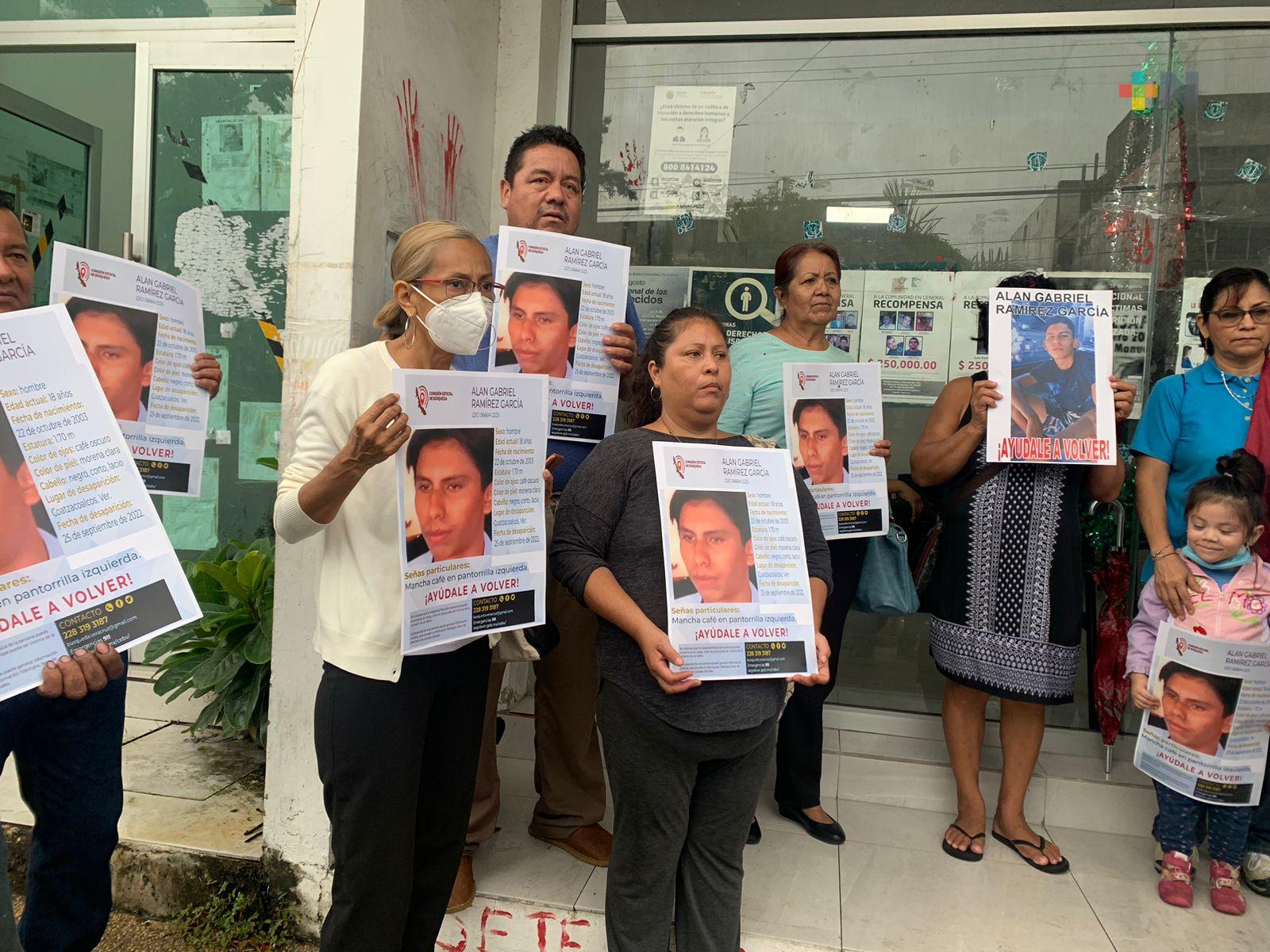 Familiares piden a Fiscalía agilizar búsqueda de joven desaparecido en Coatzacoalcos