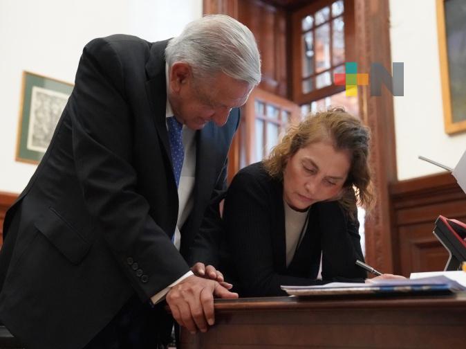 Beatriz Gutiérrez Müller representará en Chile al presidente en homenaje a Gabriela Mistral