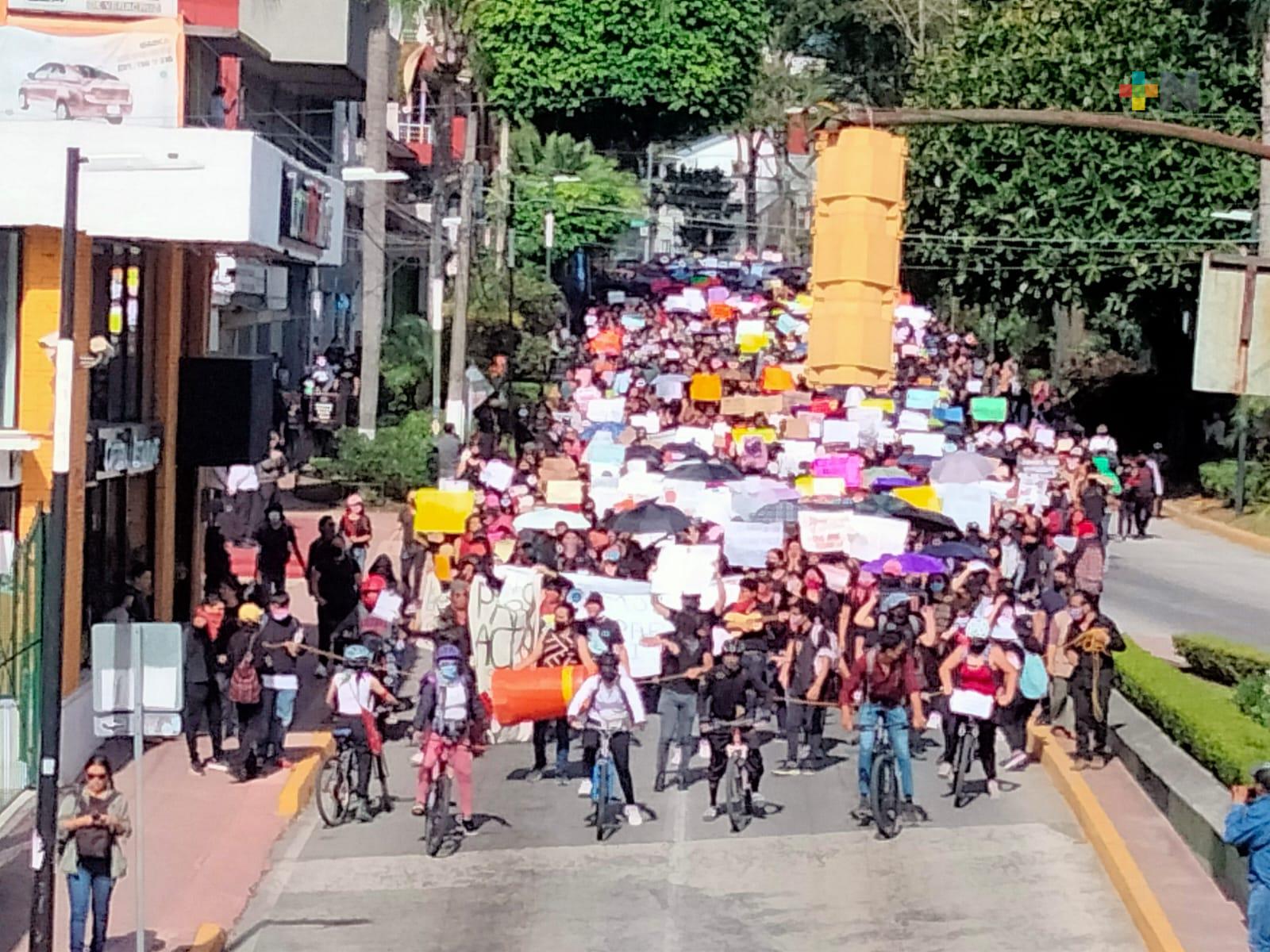 Con marcha estudiantes exigen seguridad y cese la violencia en la UV