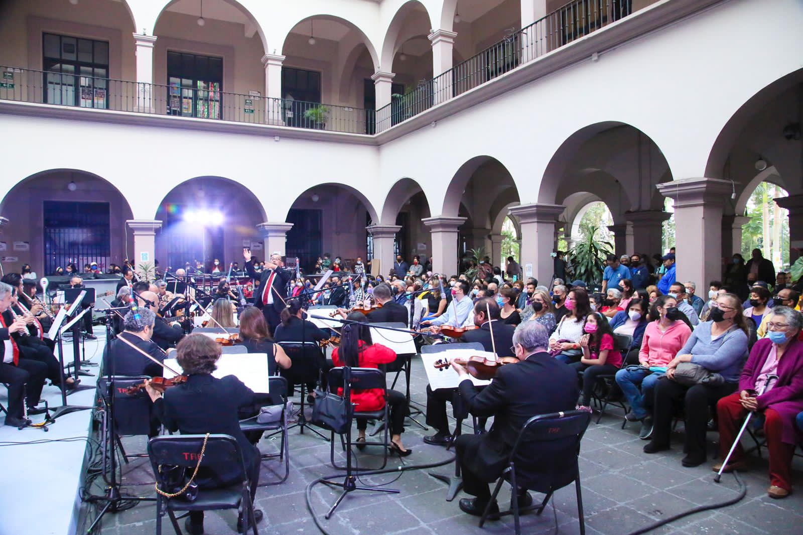 Vibra ayuntamiento de Xalapa con Orquesta Universitaria de Música Popular