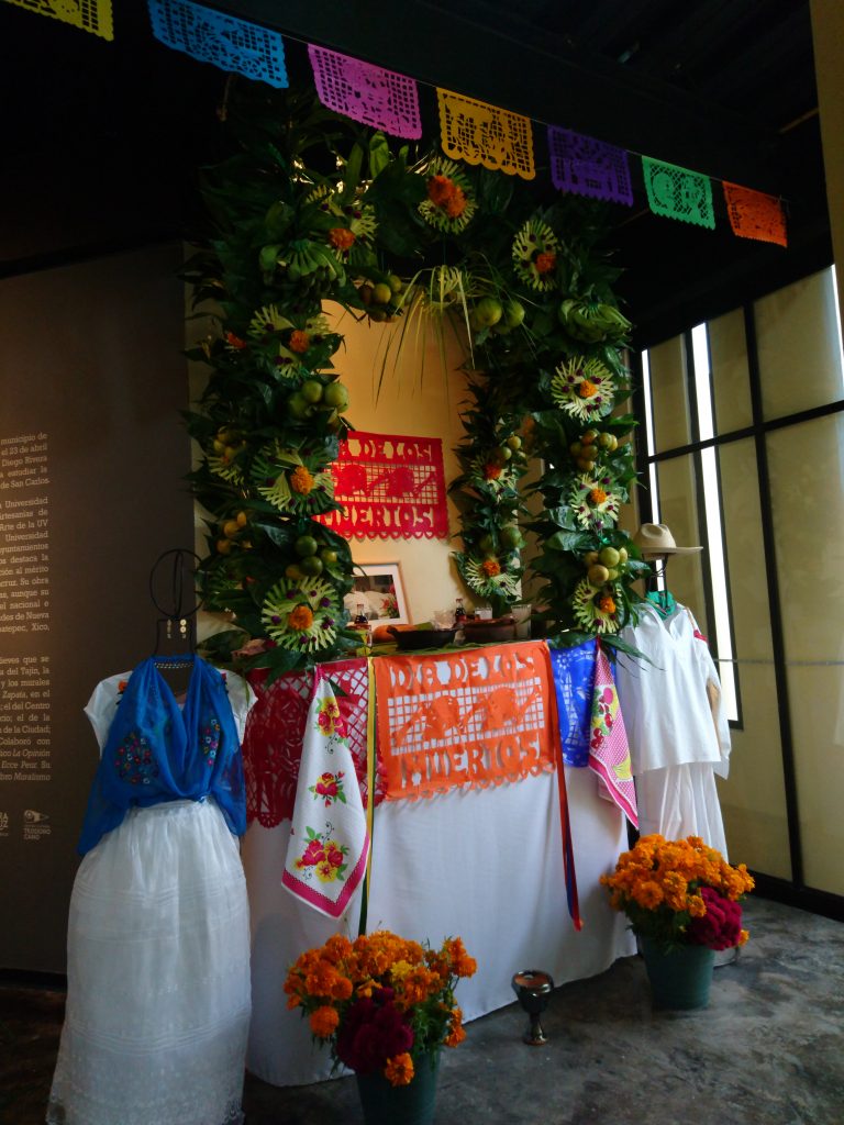 Presenta IVEC el altar totonaco del Museo Teodoro Cano