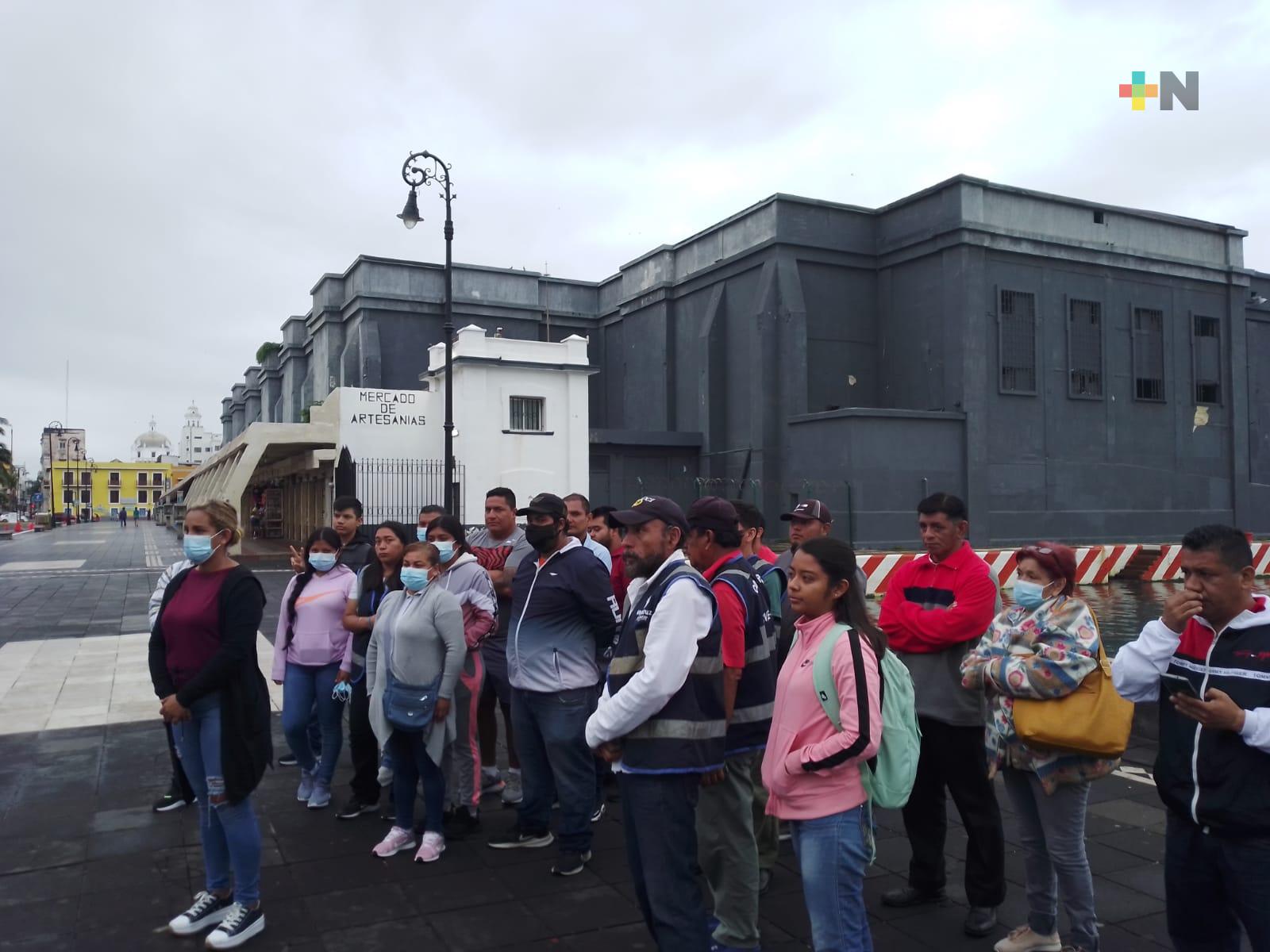 Comerciantes ambulantes del Malecón de Veracruz a la espera de volver a trabajar