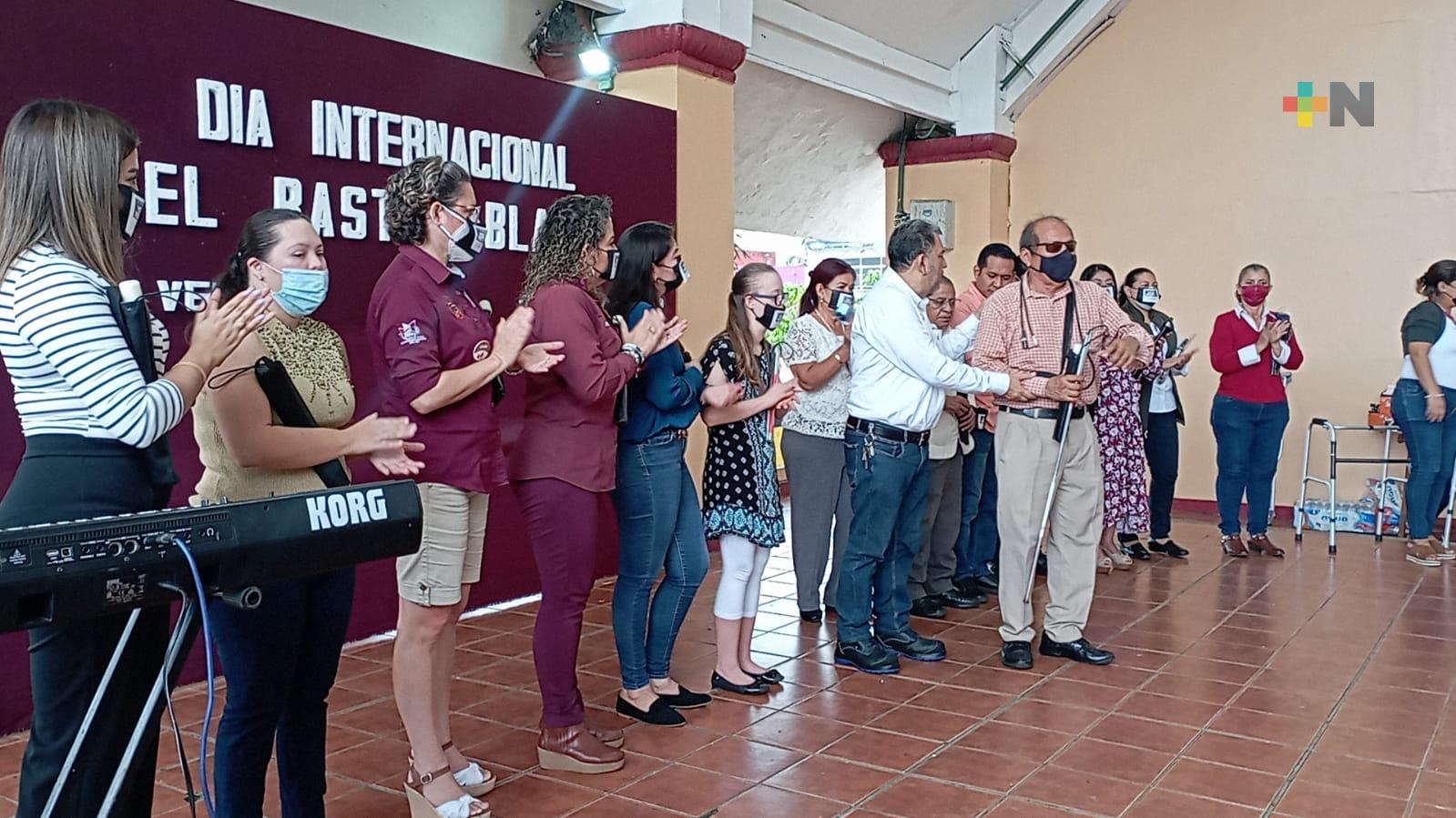 En Coatzacoalcos, autoridades conmemoran el Día Mundial del Bastón Blanco