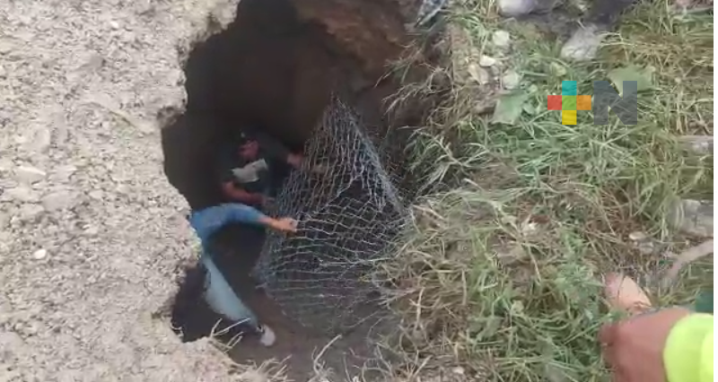 Rellenan socavón de carretera Huayococotla-Zontecomatlán