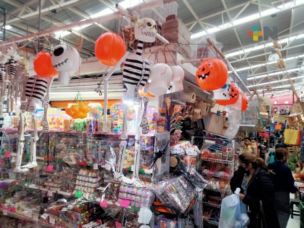En mercado Jáuregui adelantan venta de productos para Día de Muertos
