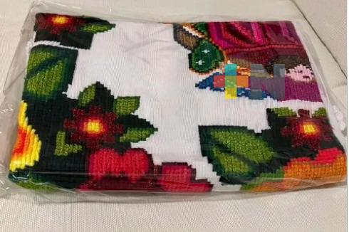 En Chicontepec promueven la venta de bordados para temporada de Xantolo
