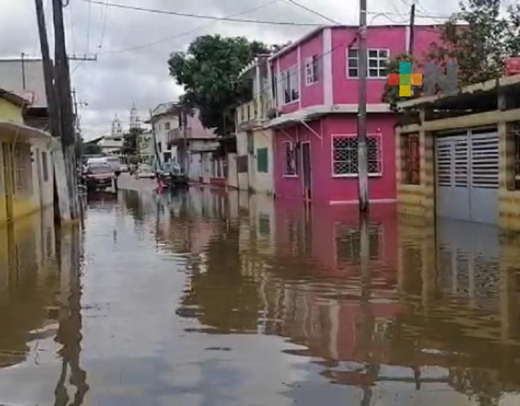 Desborda río Tancochapa afectando colonias del municipio de Las Choapas