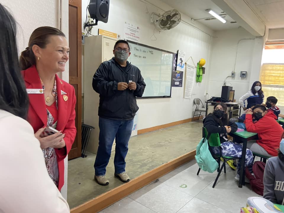 Comité del Desfile de las Rosas da la bienvenida a Búhos Marching Band