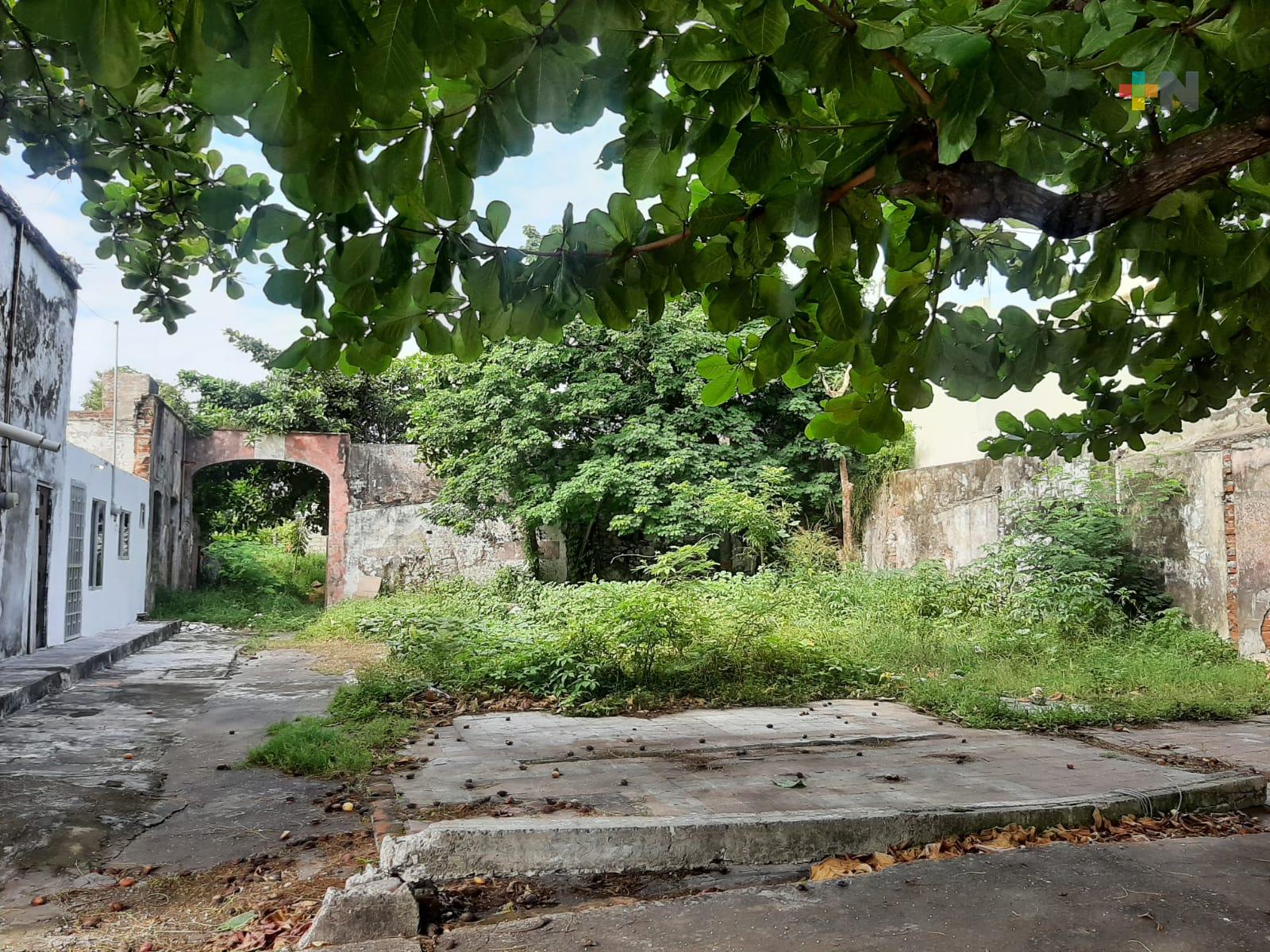 Adulto mayor con discapacidad habita casa en ruinas; pide apoyo
