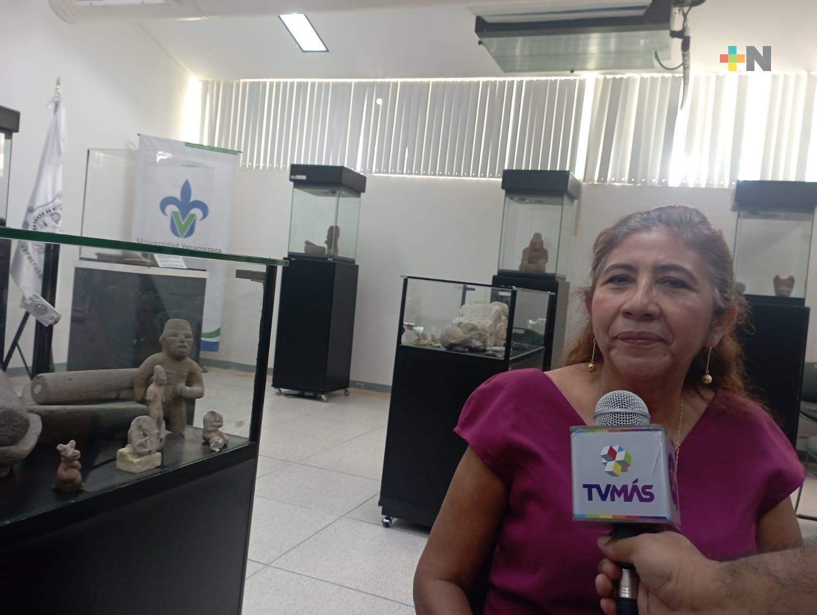 Exhibición de piezas arqueológicas de zona sur en USBI Coatzacoalcos
