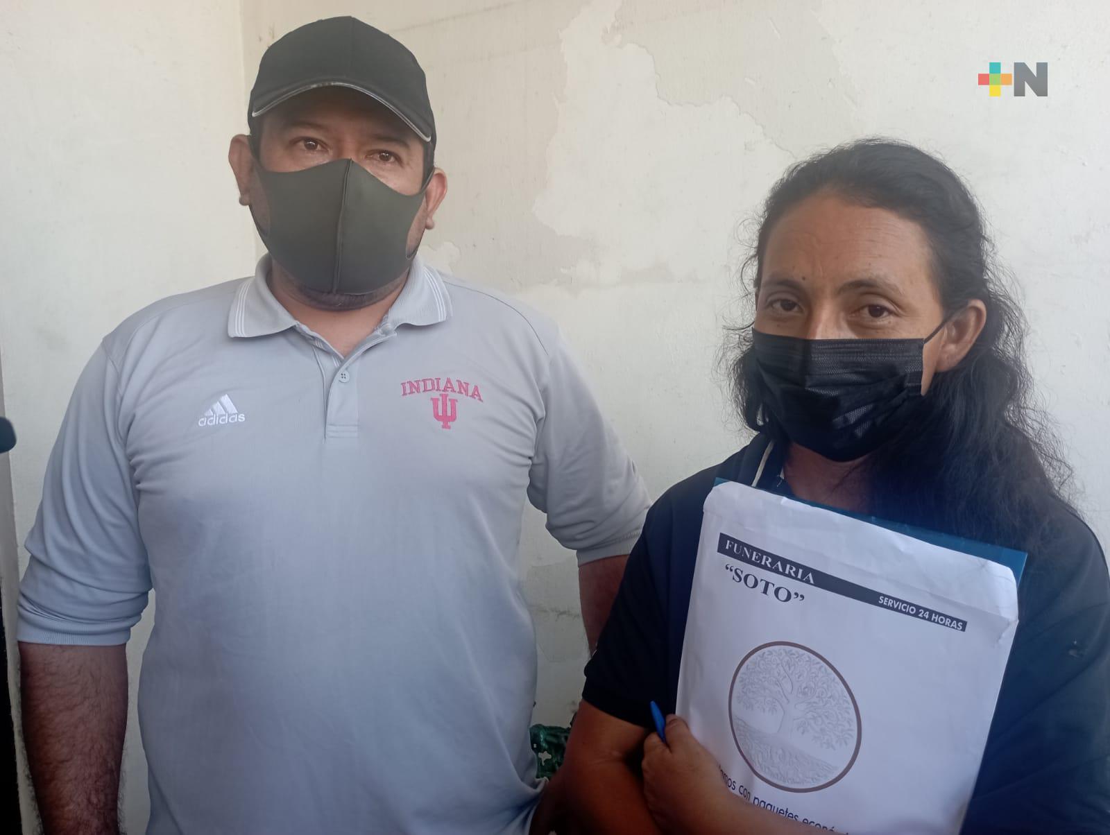 Alcaldía de Coatzacoalcos brinda ayuda a deudos de repartidor víctima de árbol caído