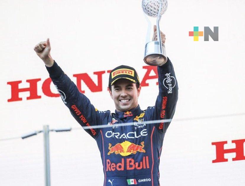 «Checo» Pérez es segundo en Japón, Verstappen gana y amarra el título de F-1