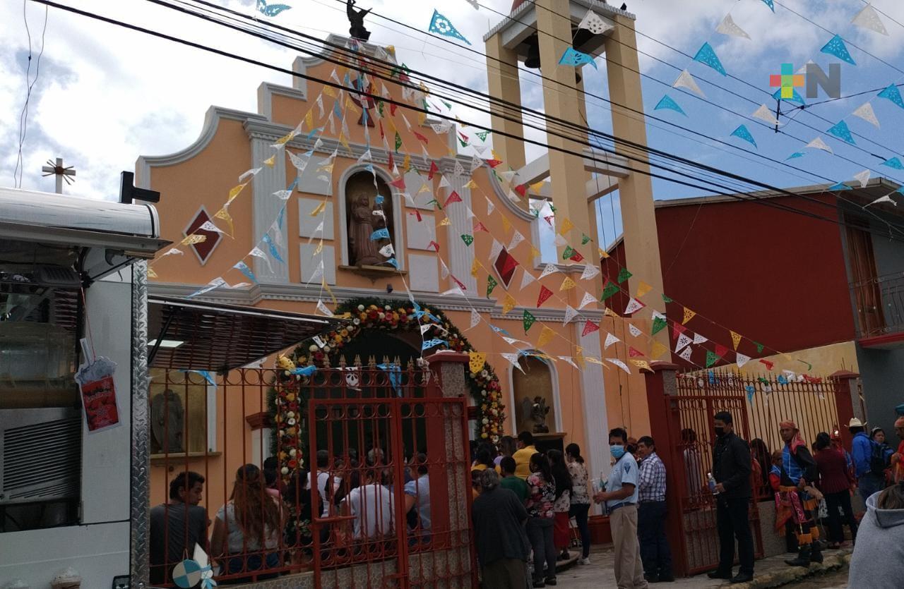 Celebran a la Virgen del Rosario en comunidad del municipio de Rafael Lucio