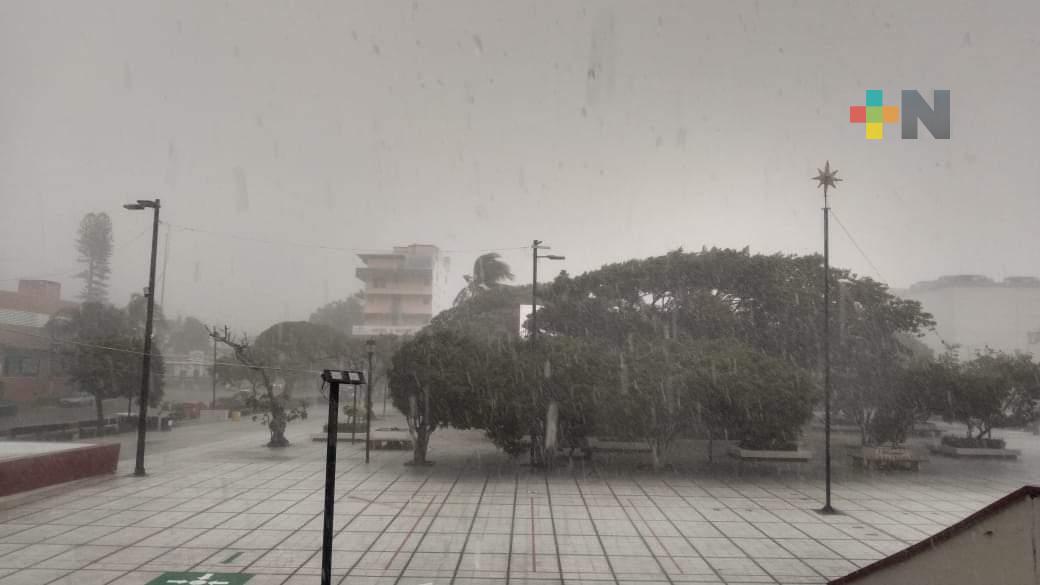 Daños menores por paso de frente frío # 4 en Coatzacoalcos