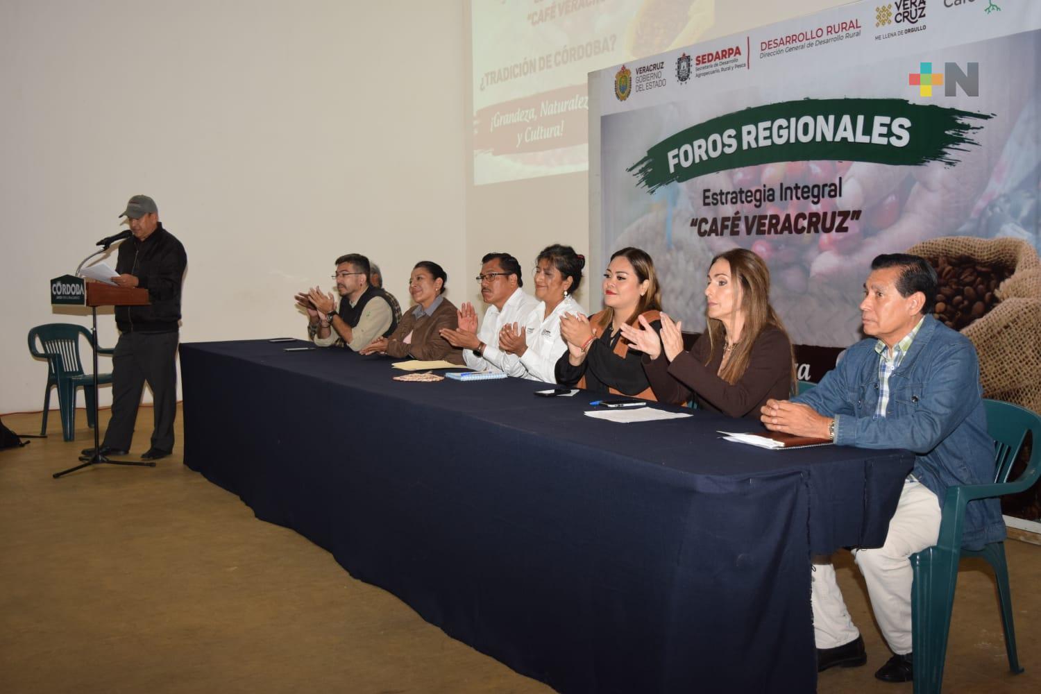 Capacita Sedarpa a caficultores de la región para obtener calidad en el grano