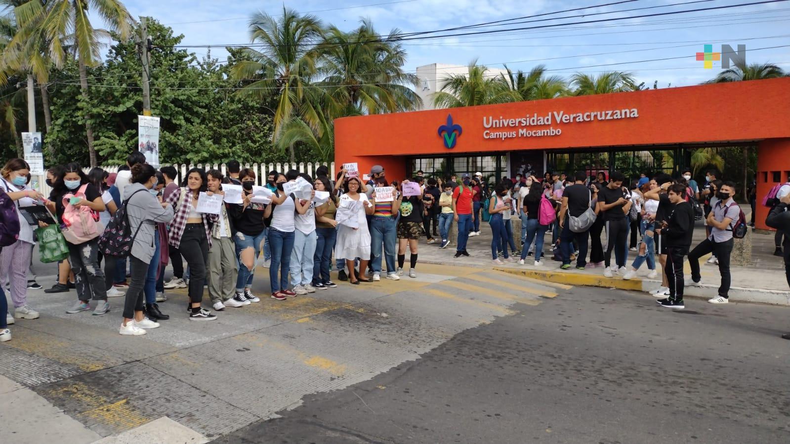 Estudiantes de UV campus Mocambo exigen expulsión de alumno acosador en Xalapa