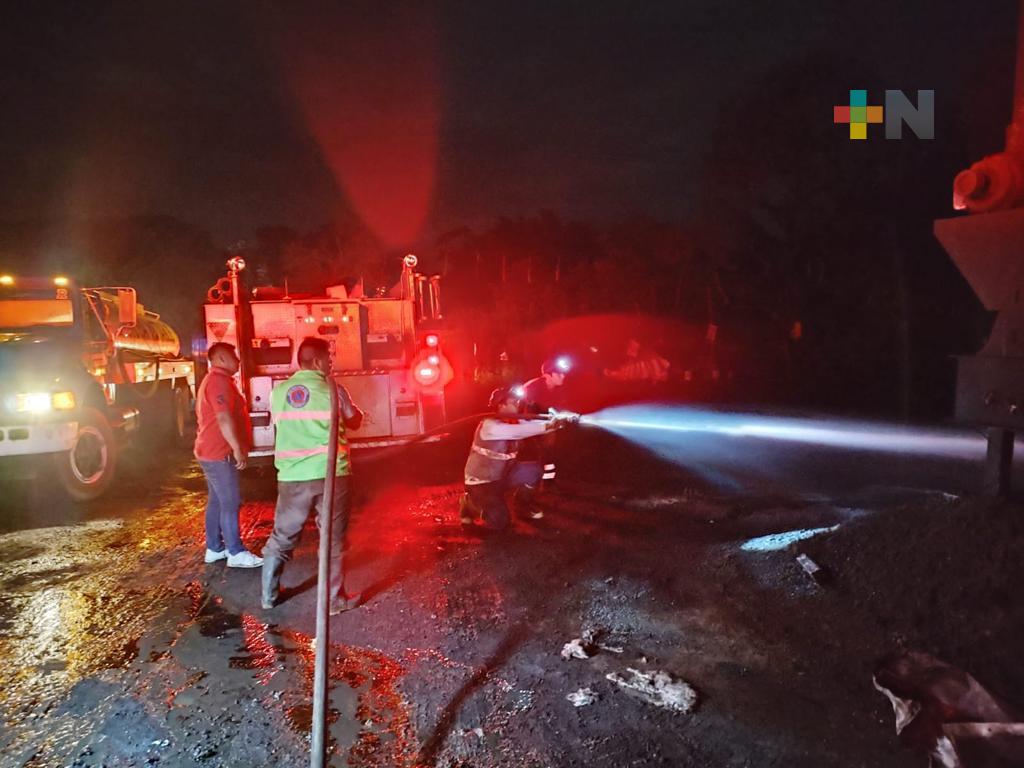 Reporta SPC liquidado el incendio en planta asfaltadora de Texistepec