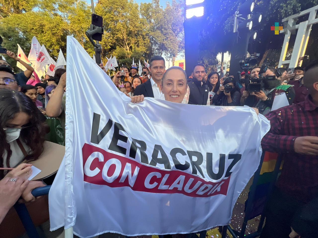 Veracruzanos gritan ¡Presidenta! A Claudia Sheinbaum