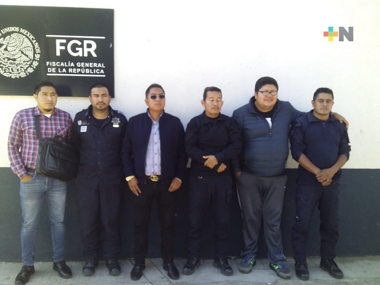 Libres policías veracruzanos acusados de robo de mercancía en Puebla