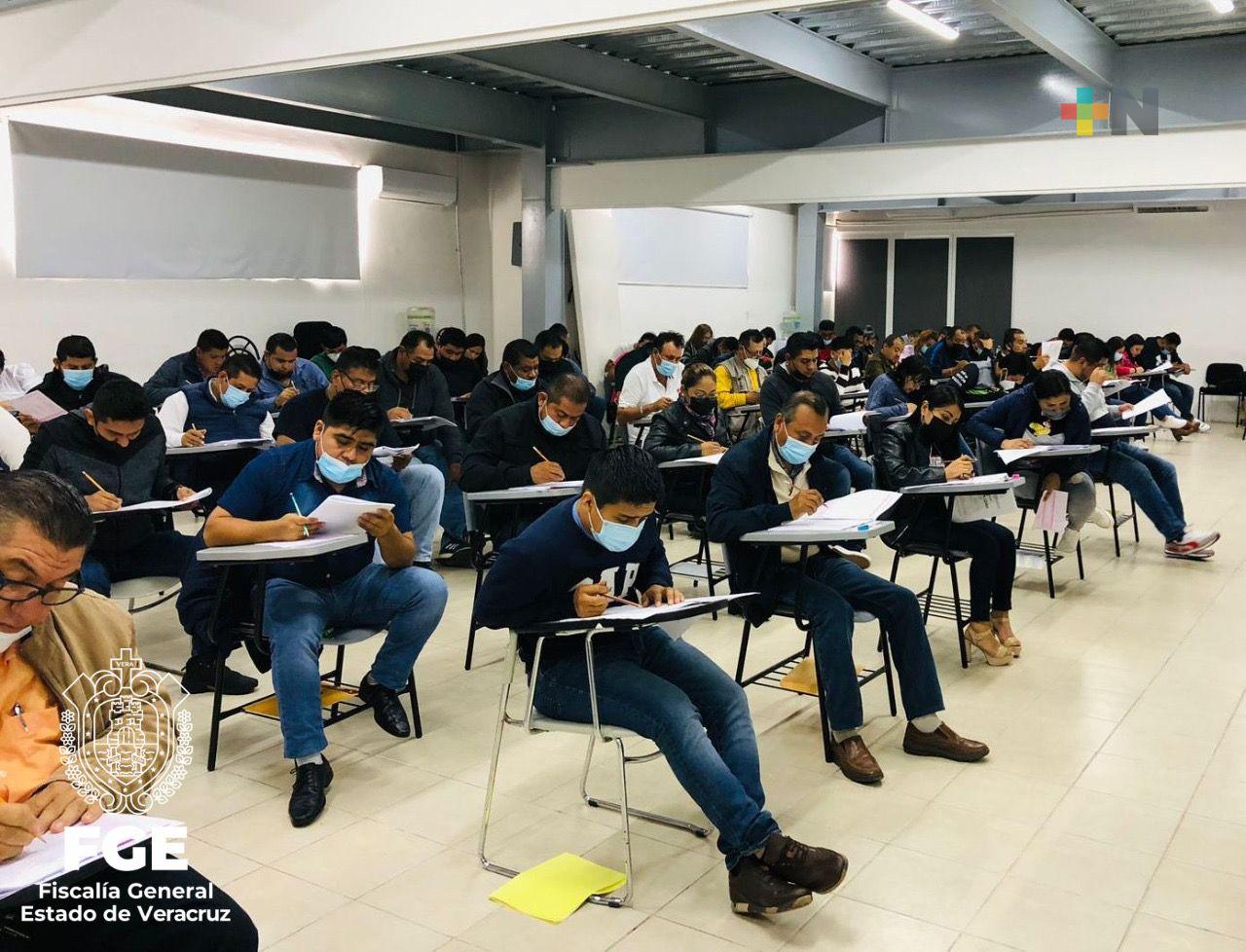 Aplica FGE y Ceneval examen a personal operativo para obtener grado universitario