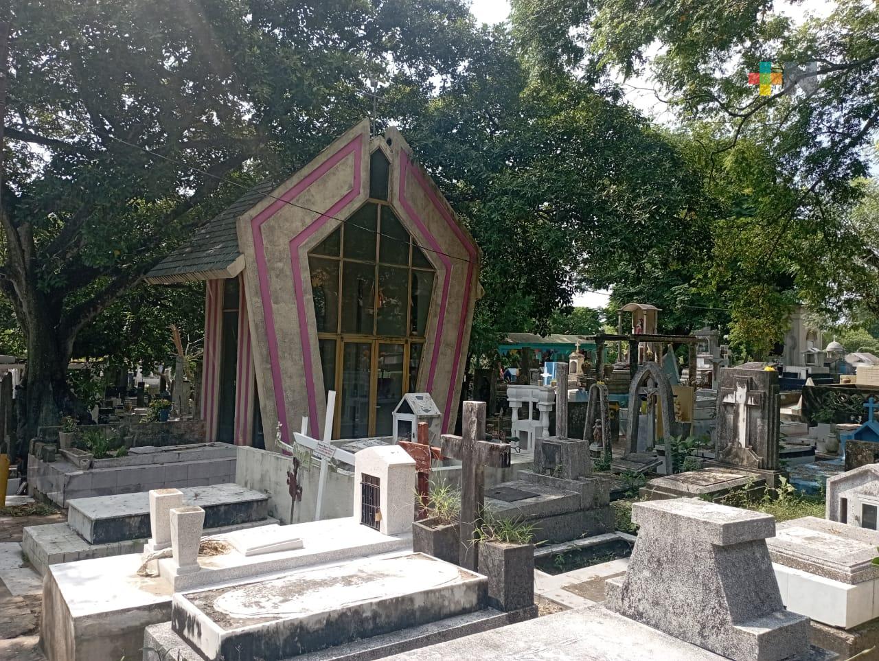 Resurgen leyendas de terror en panteones de Coatzacoalcos por Todos Santos