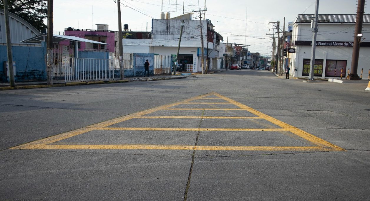 Pinta gobierno de Minatitlán señalamientos viales