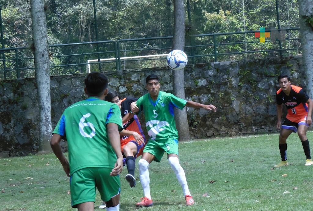 Equipos femenil y varonil de UV continúan actividad en Nacional Universitario de futbol