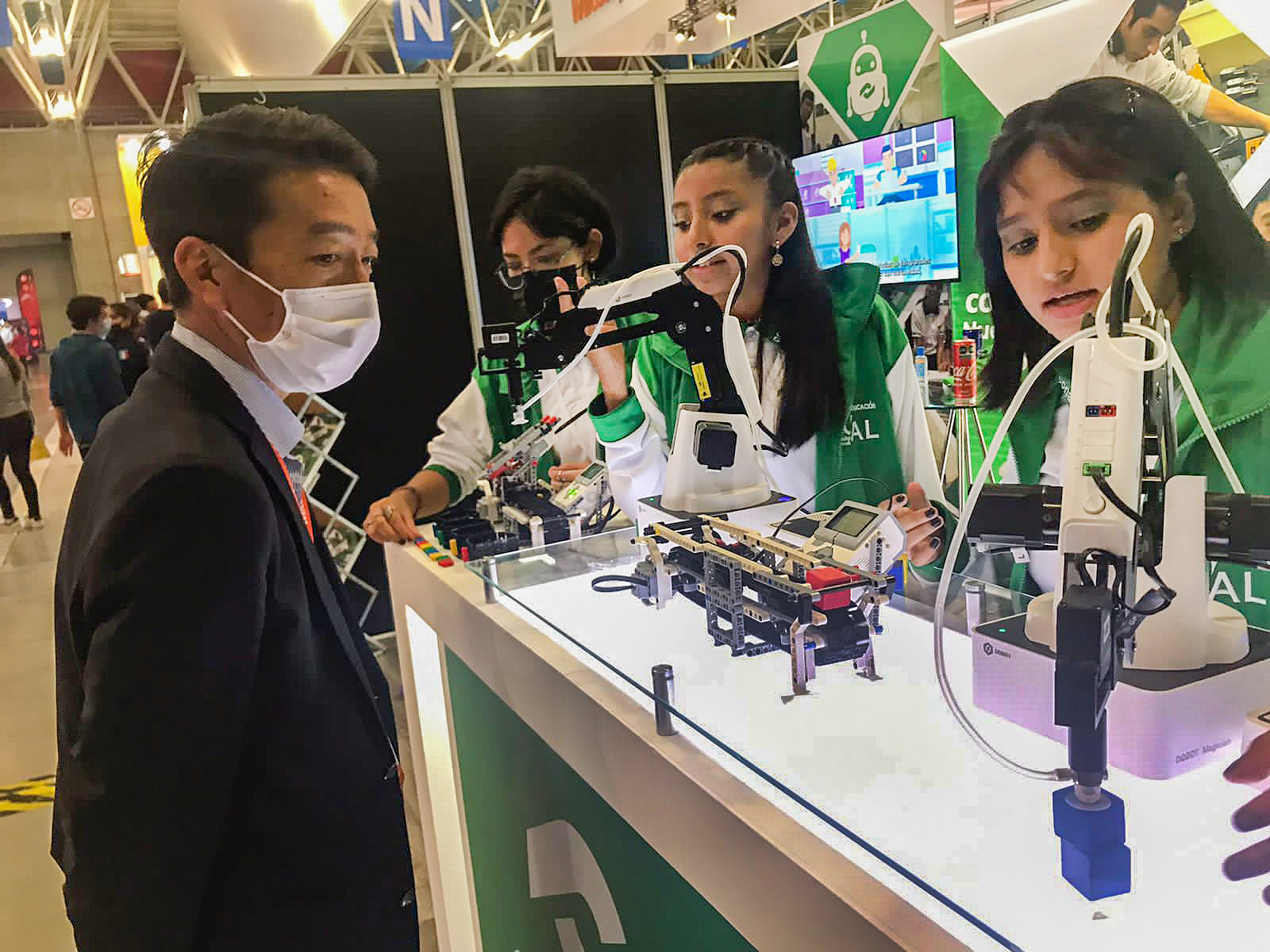 Exponen alumnos del Conalep proyectos de innovación tecnológica en Feria Hannover Messe 2022