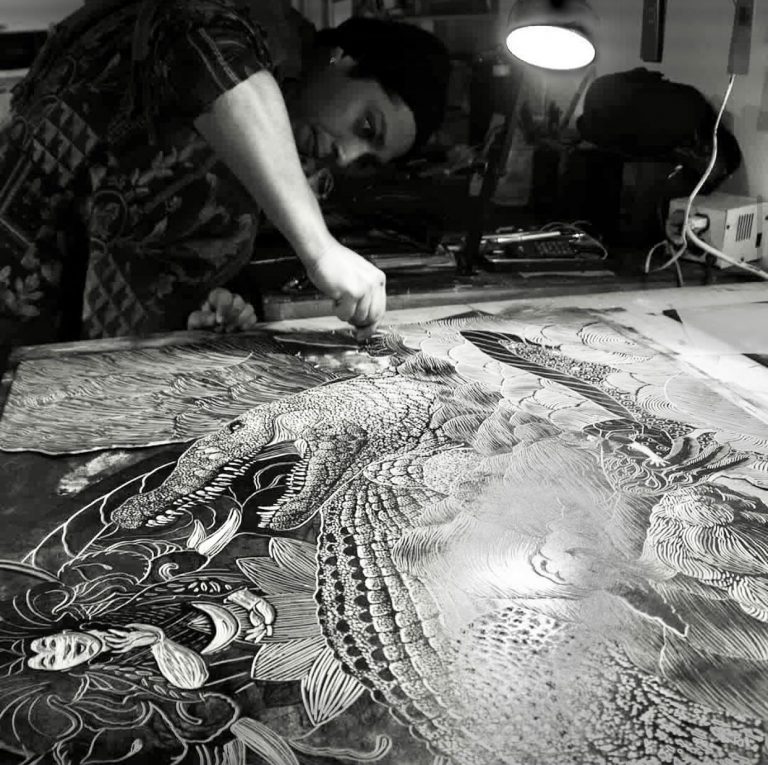 Invita IVEC a conocer el altar de muertos y la ofrenda gráfica Huitzilopochtli, creación de Sergio Elefante, en la GACX