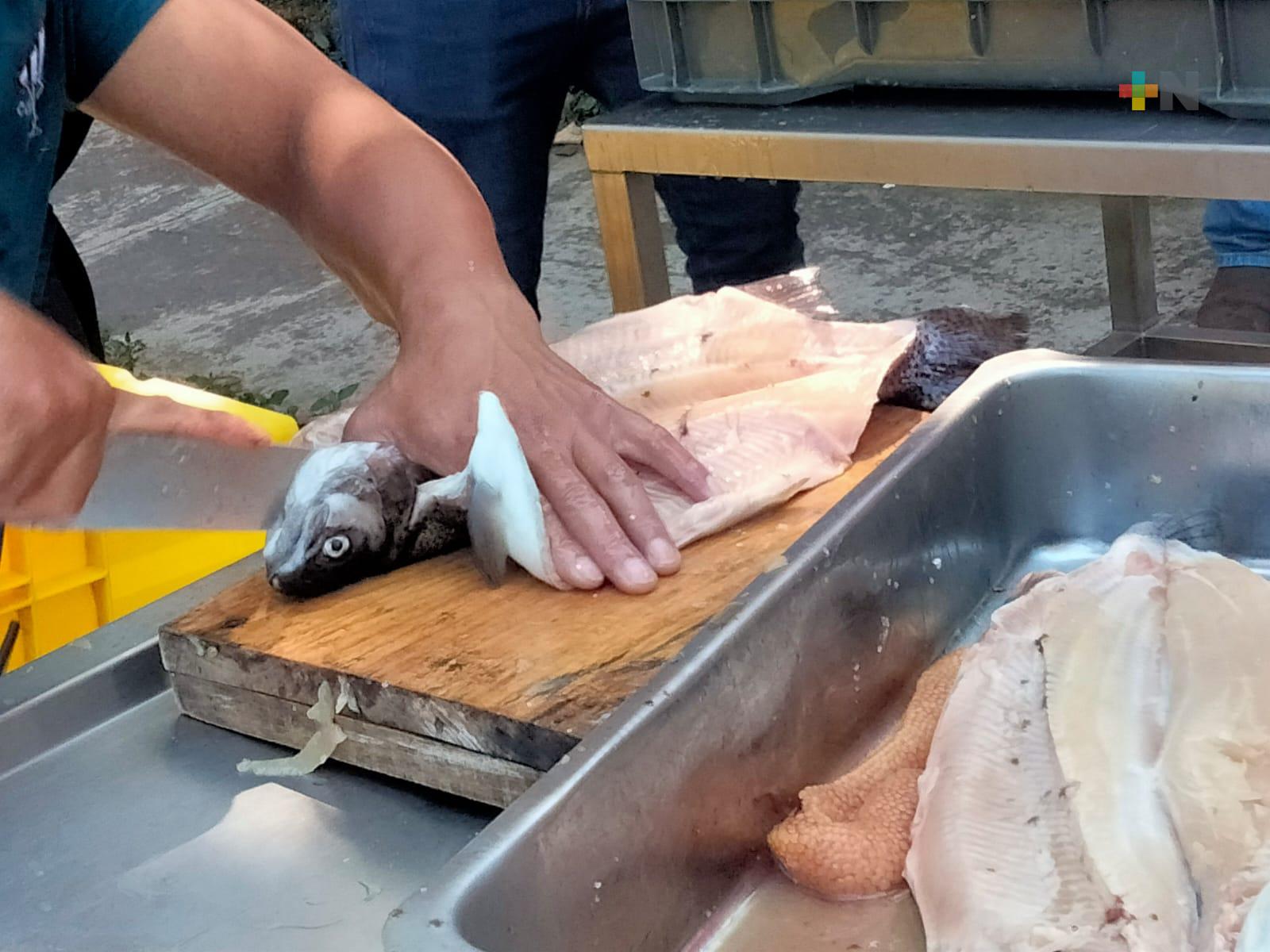 Trucheros de la región del cofre de Perote llegan a Xalapa a vender sus productos