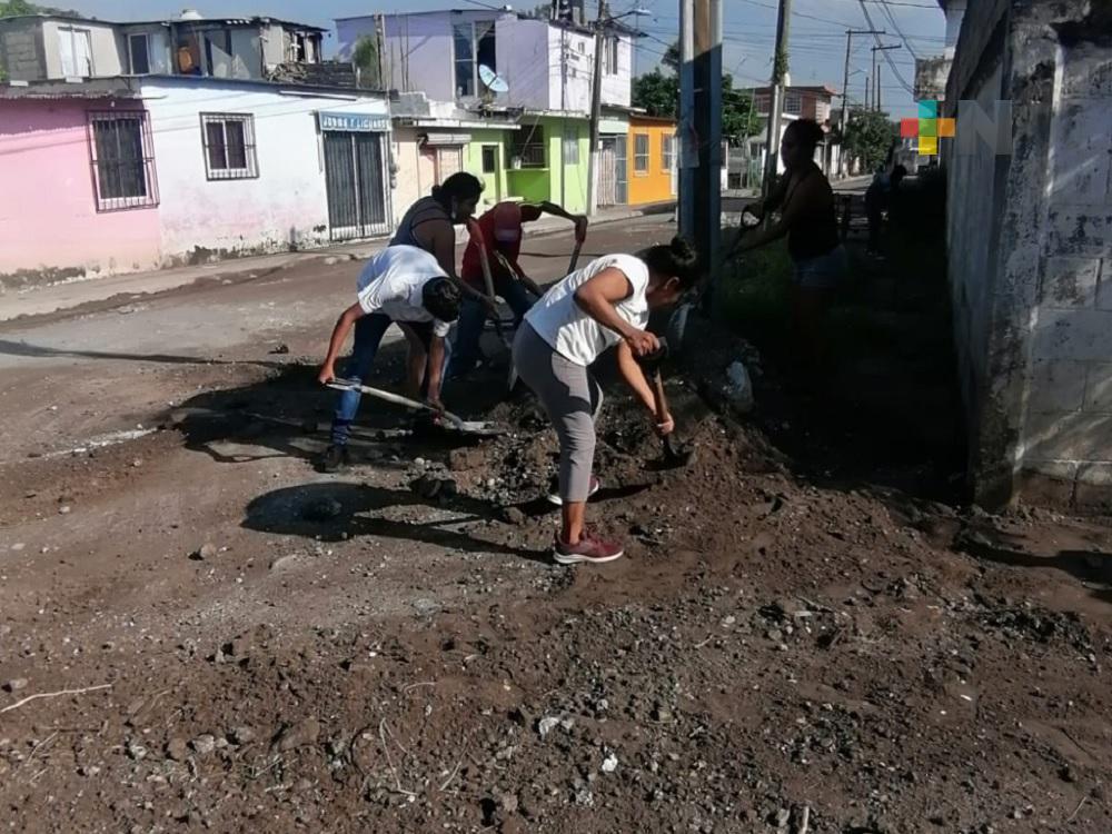 Vecinos piden al ayuntamiento de Veracruz rehabilitar calle de Reserva Tarimoya 1