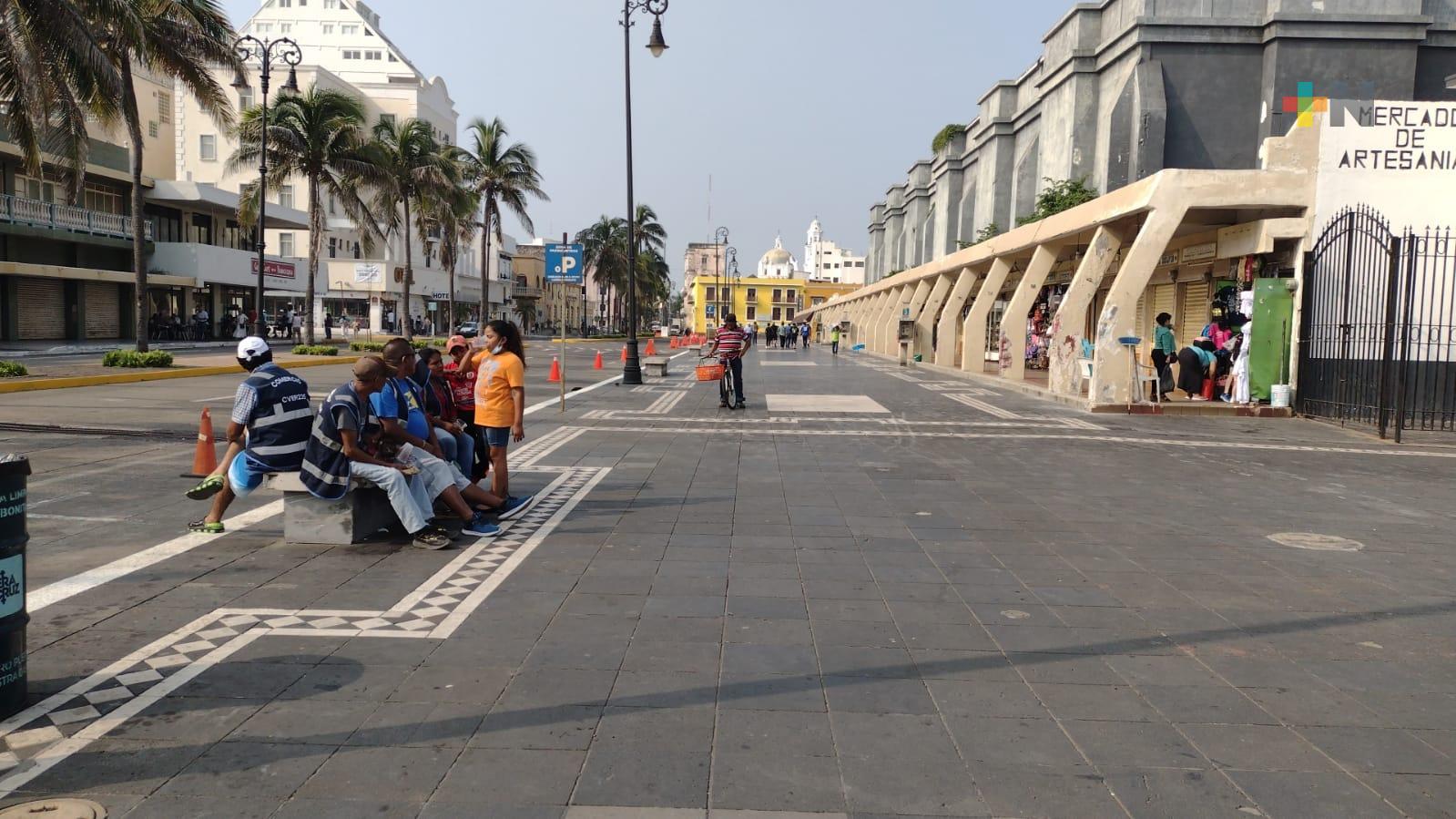 Vendedores ambulantes se amparan para reinstalarse en Malecón de Veracruz