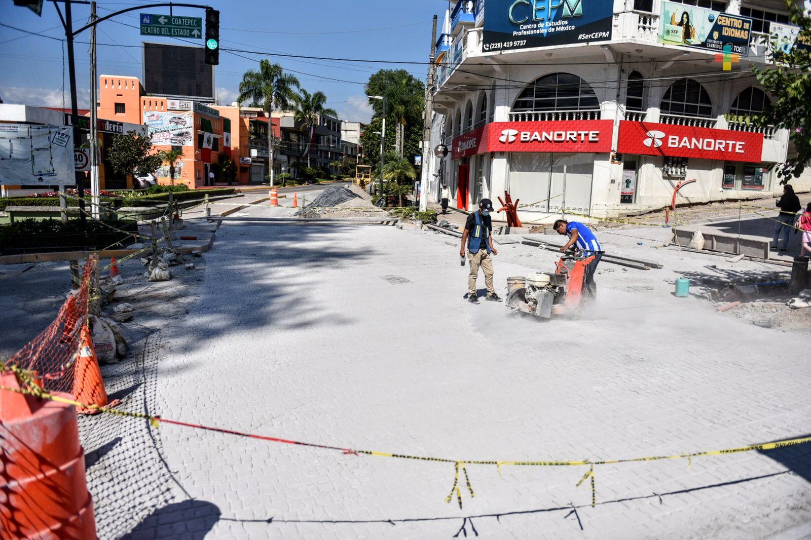 Avanzan trabajos de rehabilitación integral de calle Clavijero
