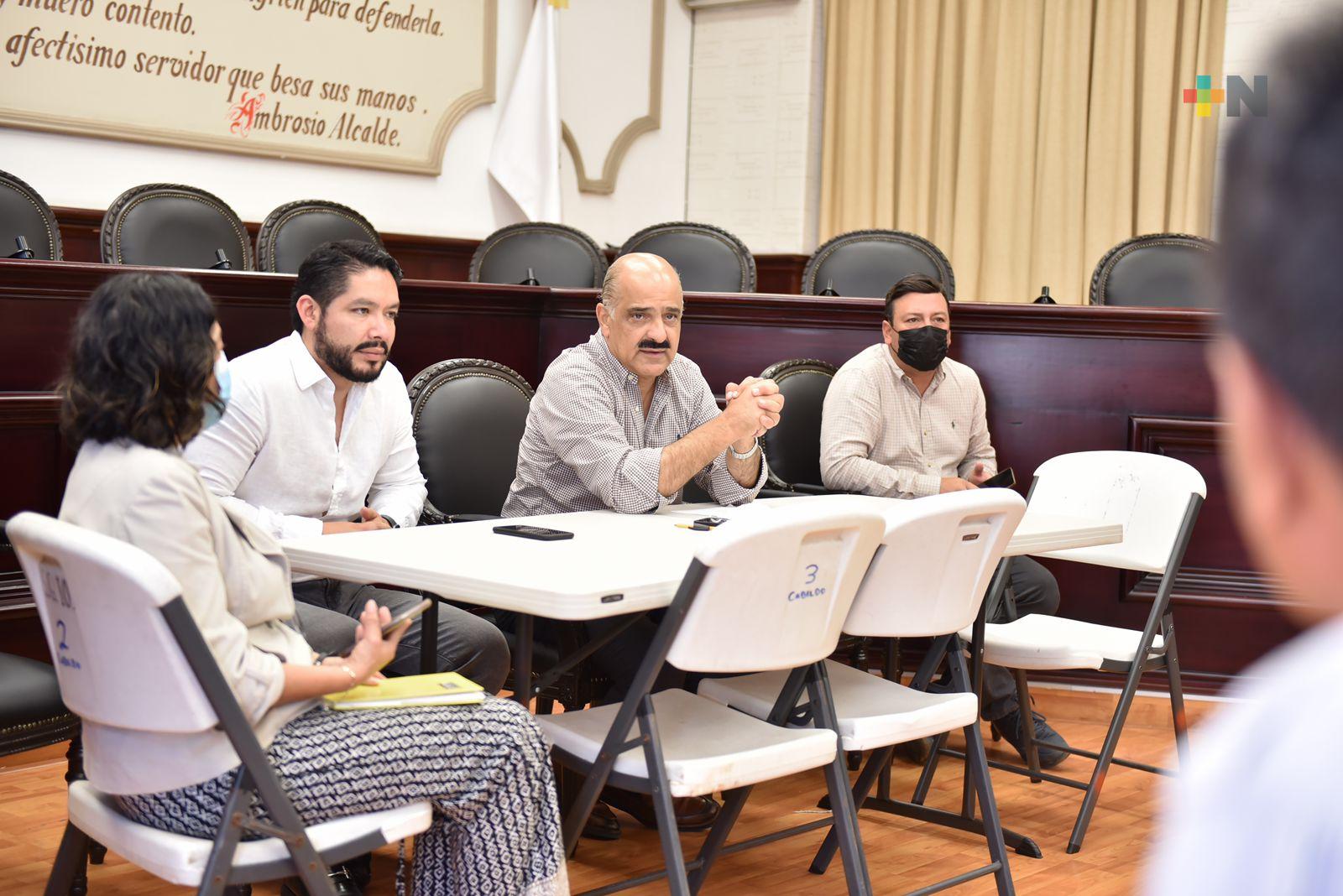 Reconoce Ricardo Ahued trabajo en obra pública