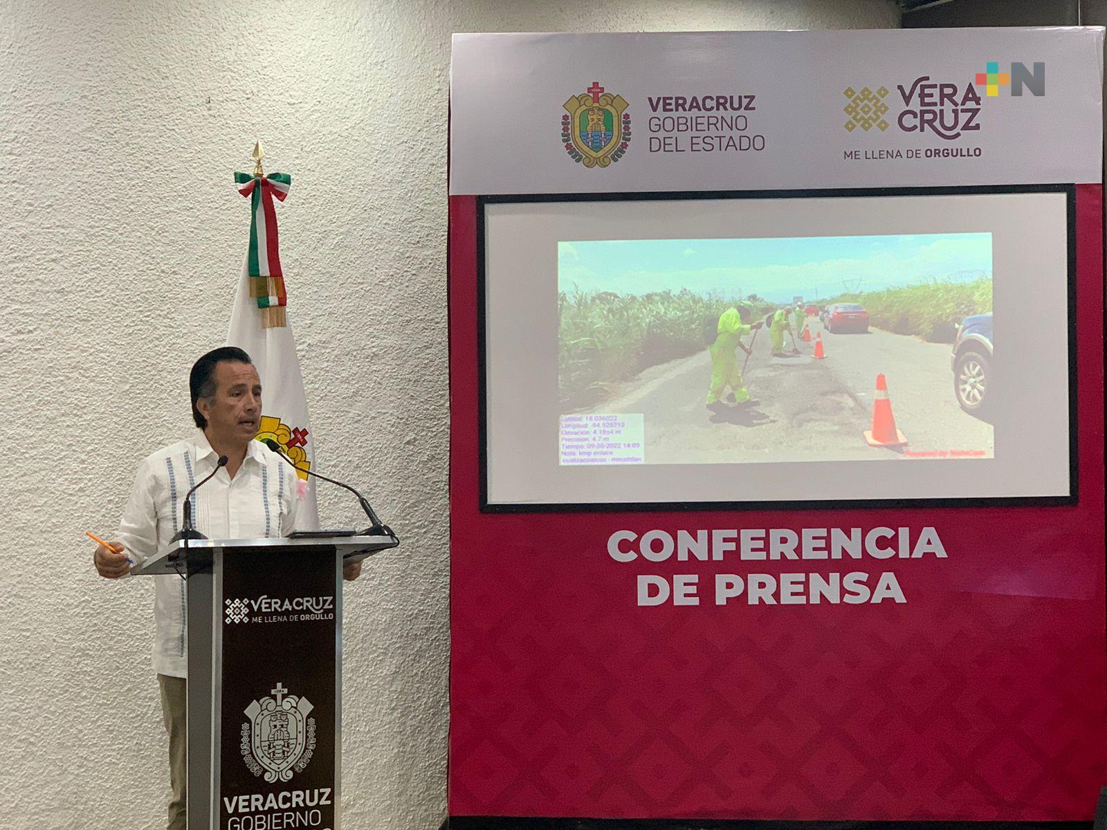 «Apoyo de Rocío Nahle, logra bacheo emergente de la carretera Coatza-Minatitlán»: Gobernador