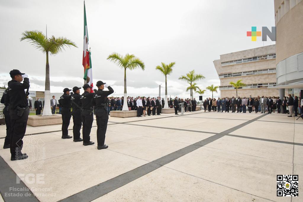 Centro de Información e Infraestructura Tecnológica preside honores a la Bandera en FGE