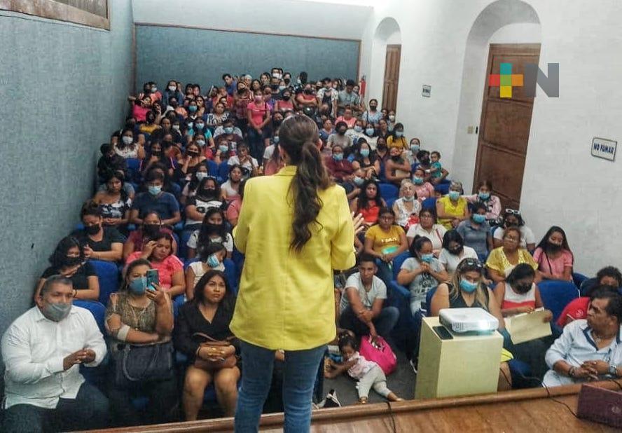 Regidora Lissethe Martínez inicia programa «Líderes Solidarios»