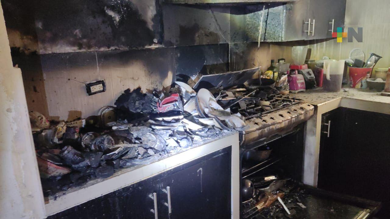 Atiende Protección Civil de Minatitlán incendio en casa habitación