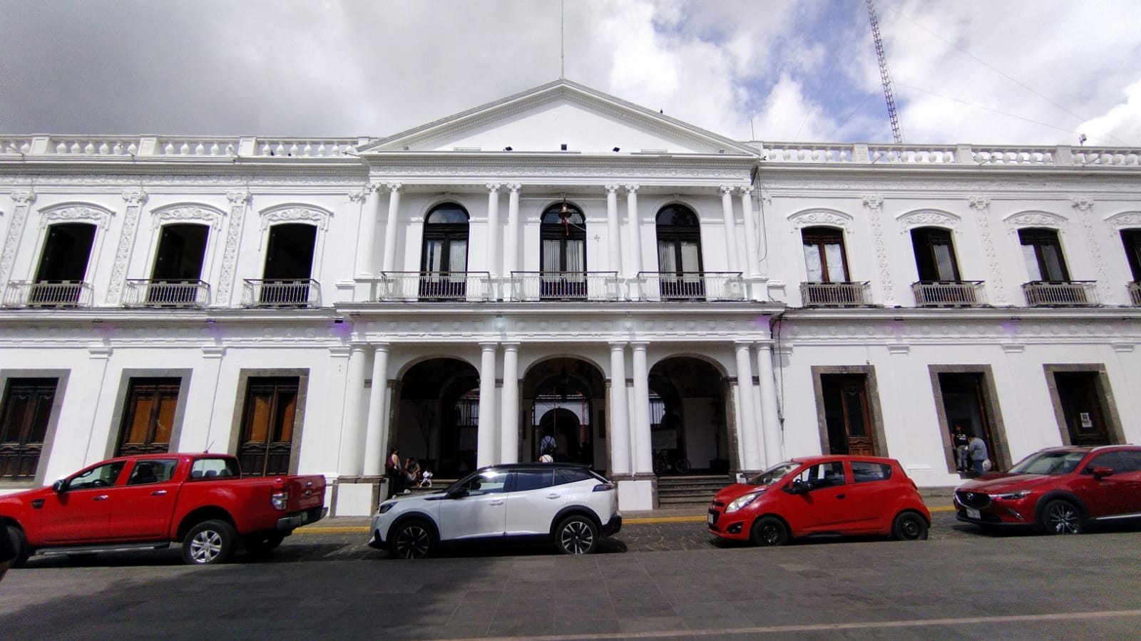 Realizan reciclón en bajos del palacio municipal de Coatepec