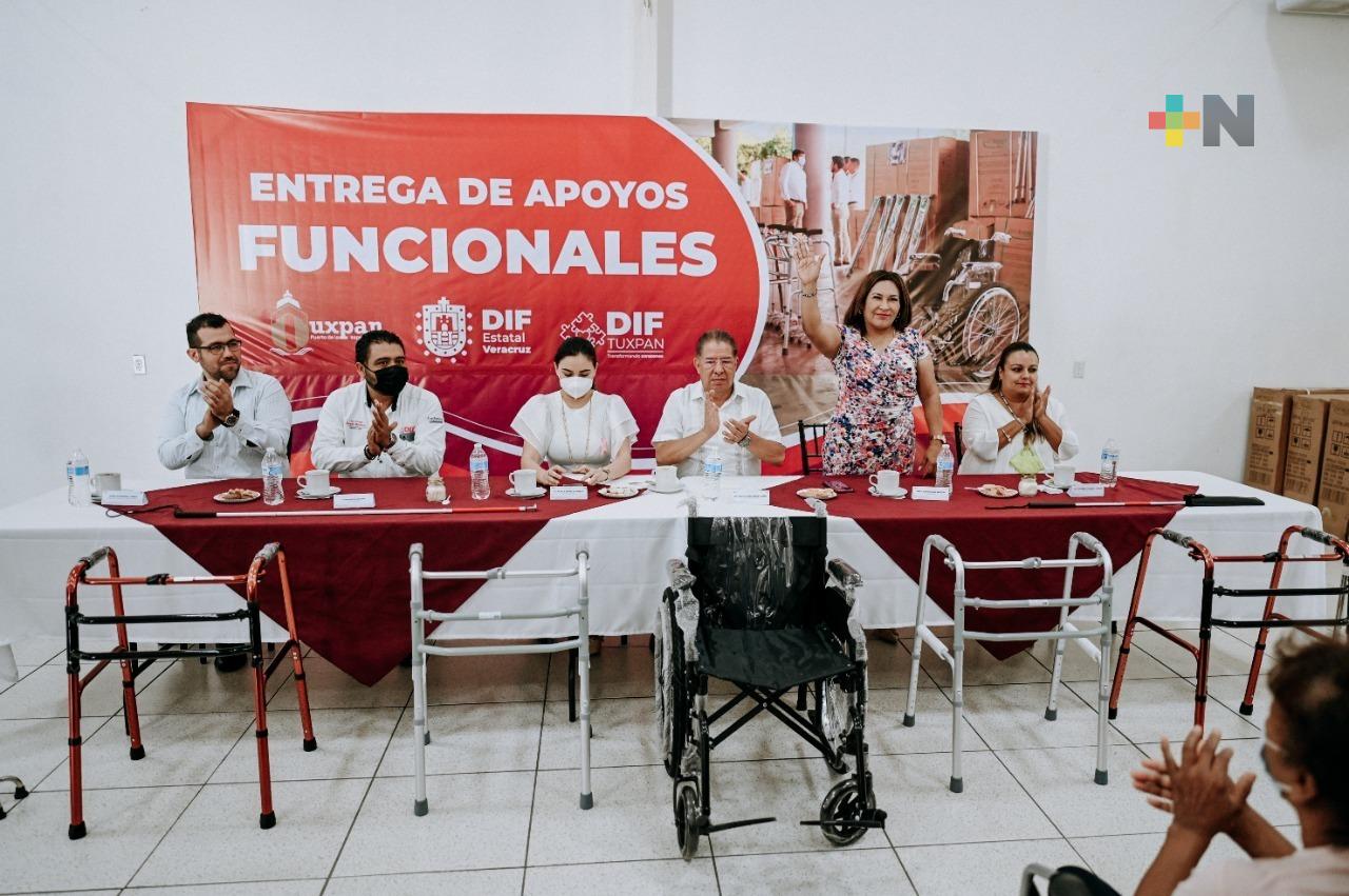Entregan aparatos funcionales a personas vulnerables de Tuxpan