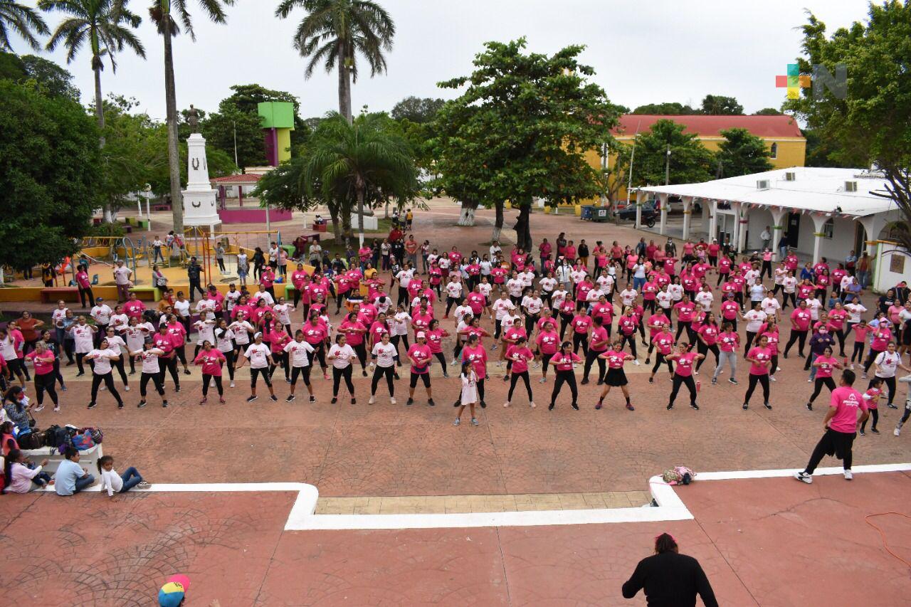 Cientos de mujeres participaron en el Zumbatón Rosa en Medellín