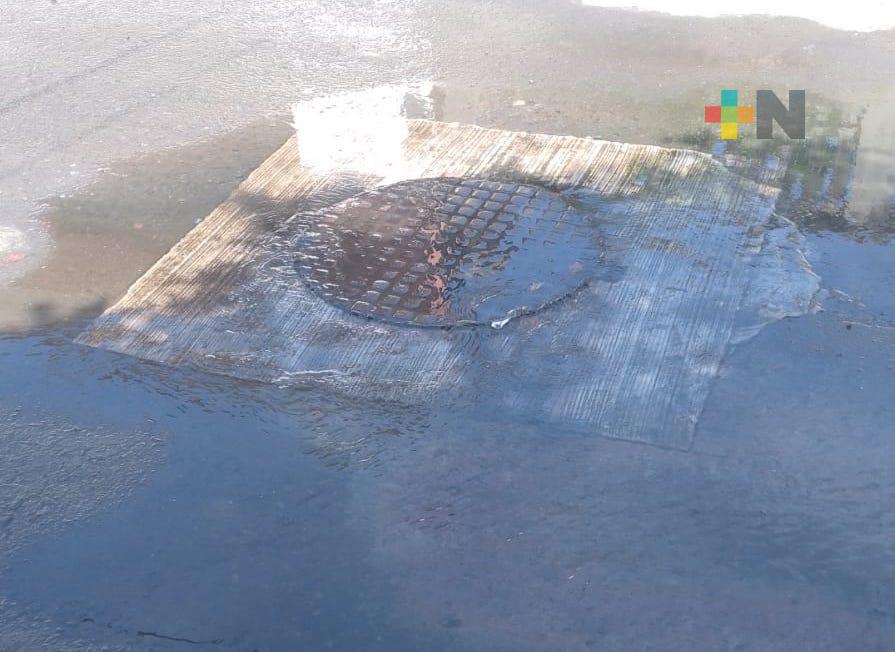 Grupo MAS omiso ante quejas vecinales por fugas de aguas negras en el puerto