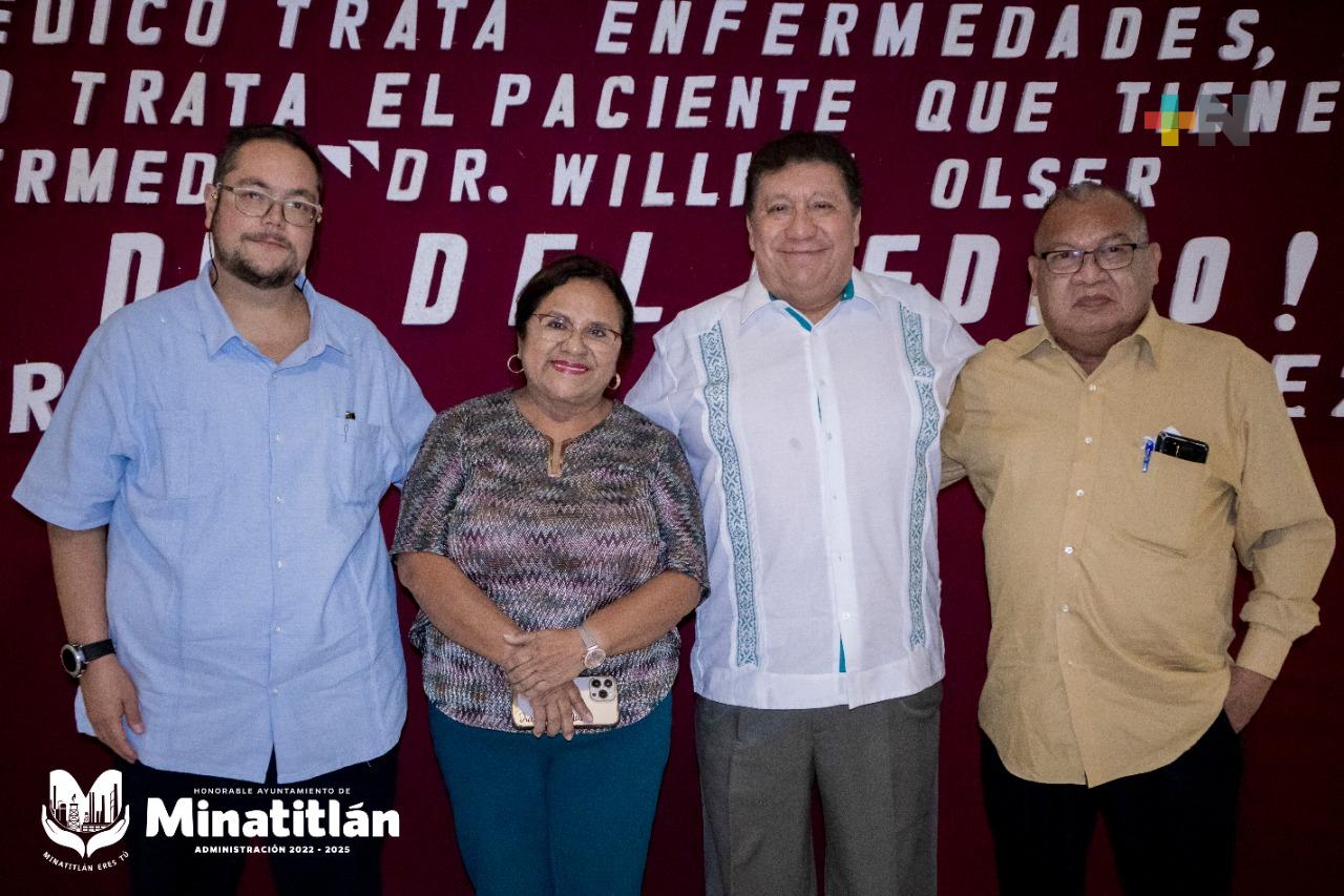 Celebran Día del Médico y reconocen su labor en Minatitlán