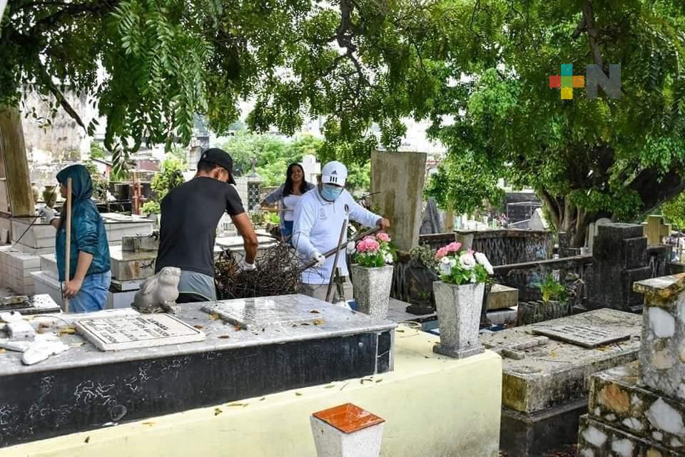 Realizan labores de limpieza en cementerios de Coatza, Villa Allende y Mundo Nuevo
