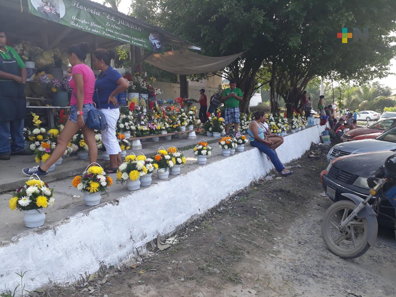 Esperan buenas ventas vendedores de flores de Tuxpan