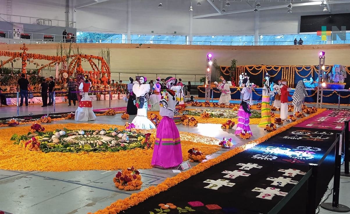 Altar de Día de Muertos más grande del mundo preserva las lenguas originarias de Veracruz