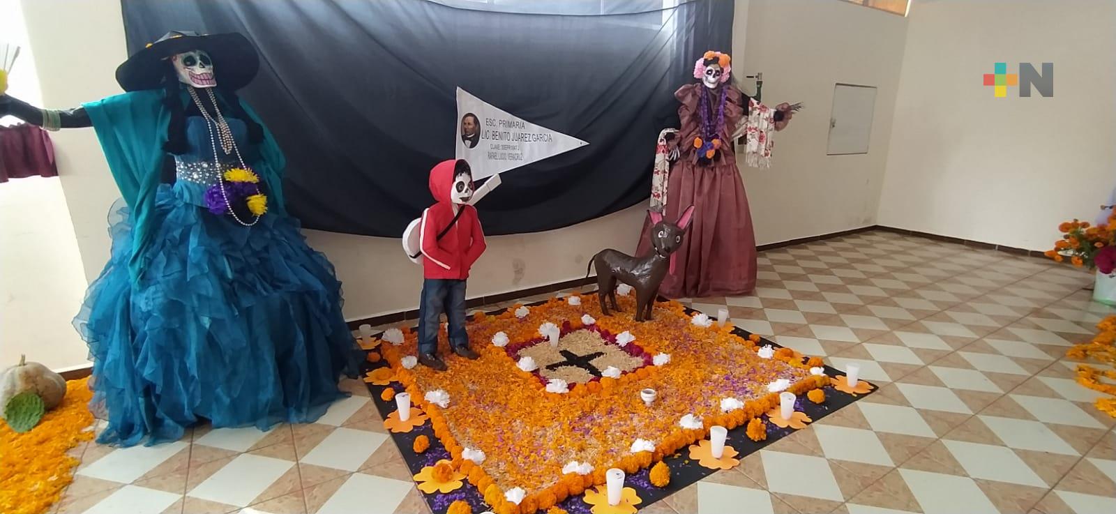 Escuelas del municipio de Rafael Lucio participan en concurso de altares